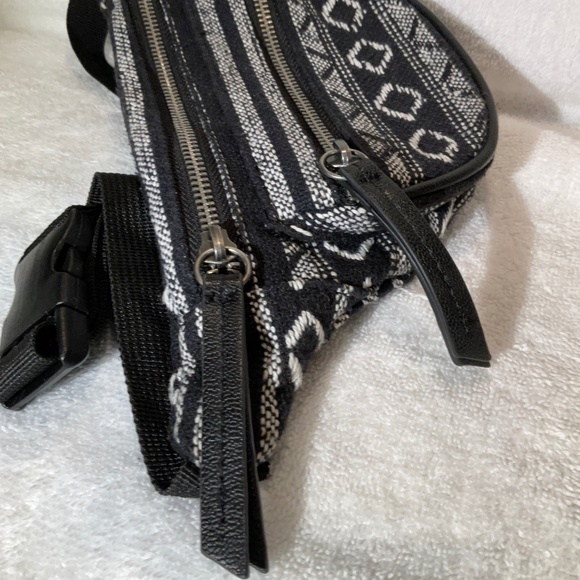 Forever 21 Black and White Belt Bag Fanny Pack - Picture 13 of 16